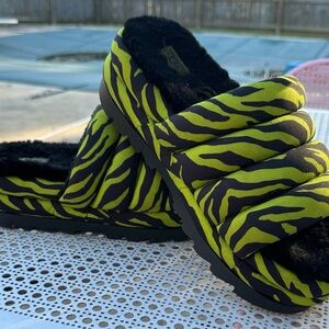 UGG Maxi Slide Tiger Stripe Sandal Size 9